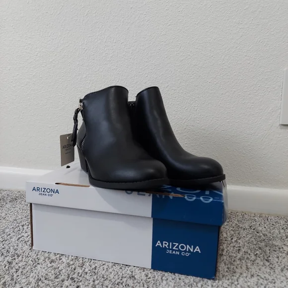 NWT Black Heeled Booties with Zipper - Picture 4 of 5